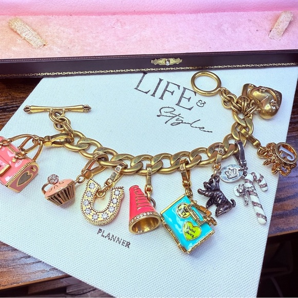Authentic Juicy Couture Gold Y2K Bedazzled  Charm Bracelet Excellent Condition - Picture 4 of 6